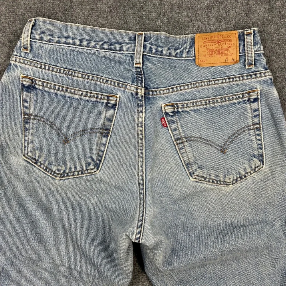 Vintage Levis 550 Relaxed Fit Husky Jeans Mens Size 34x28 Light Wash Denim Pants